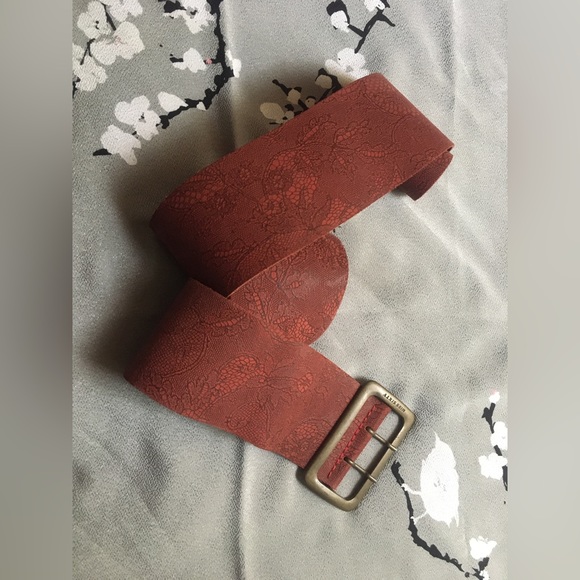 Miss Sixty Wide Red Engraved Floral Leather Belt - Picture 6 of 6